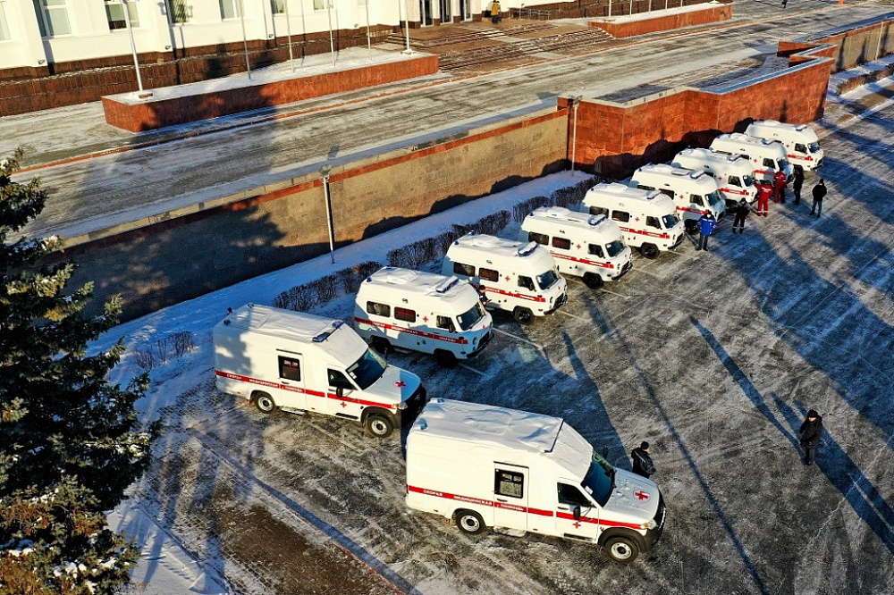 Радий Хабиров передал больницам республики 10 машин скорой помощи