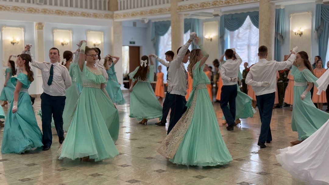 Школьники Уфимского района стали участниками кадетского бала