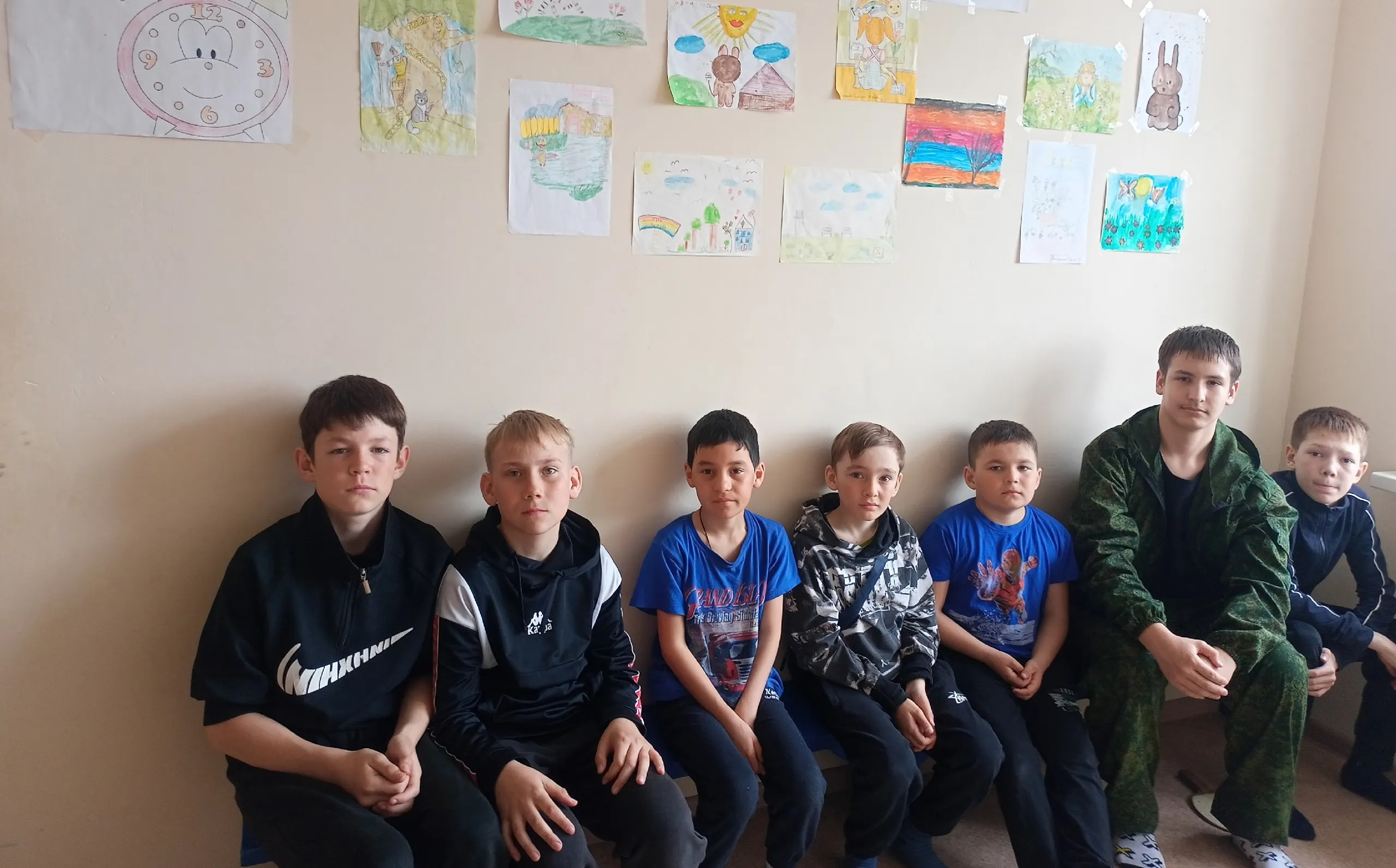 В библиотеке села Кармасан прошёл мастер-класс по плетению маскировочных сетей