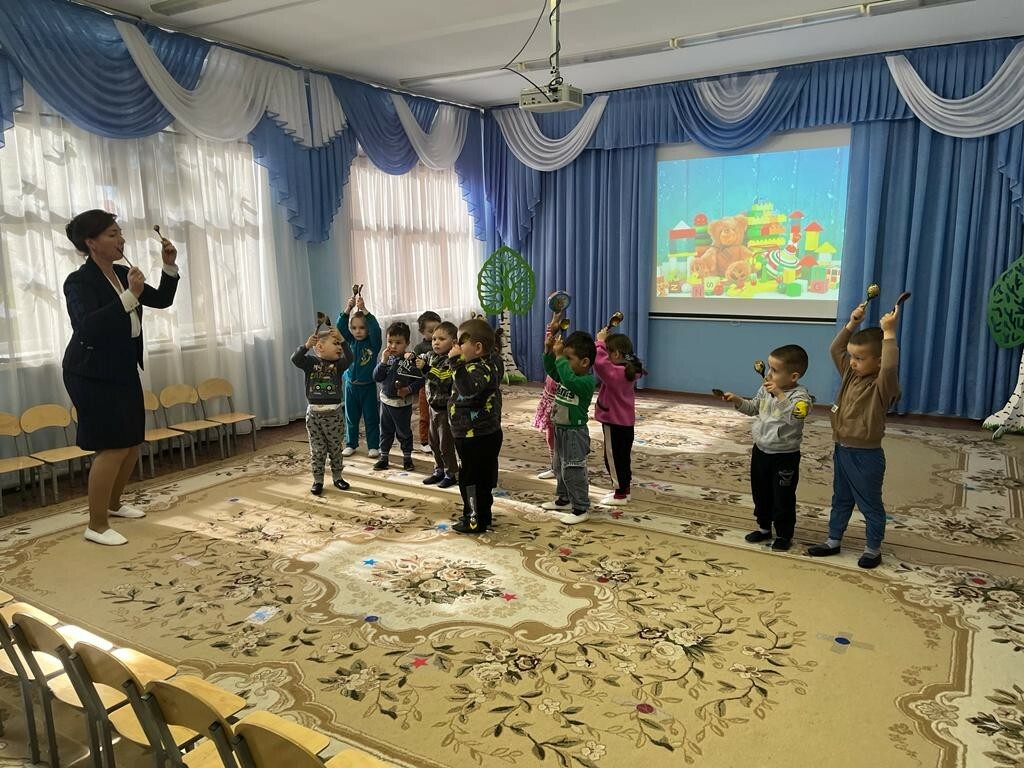 Музыкальный руководитель — проводник в мир искусства и воспитатель детских душ