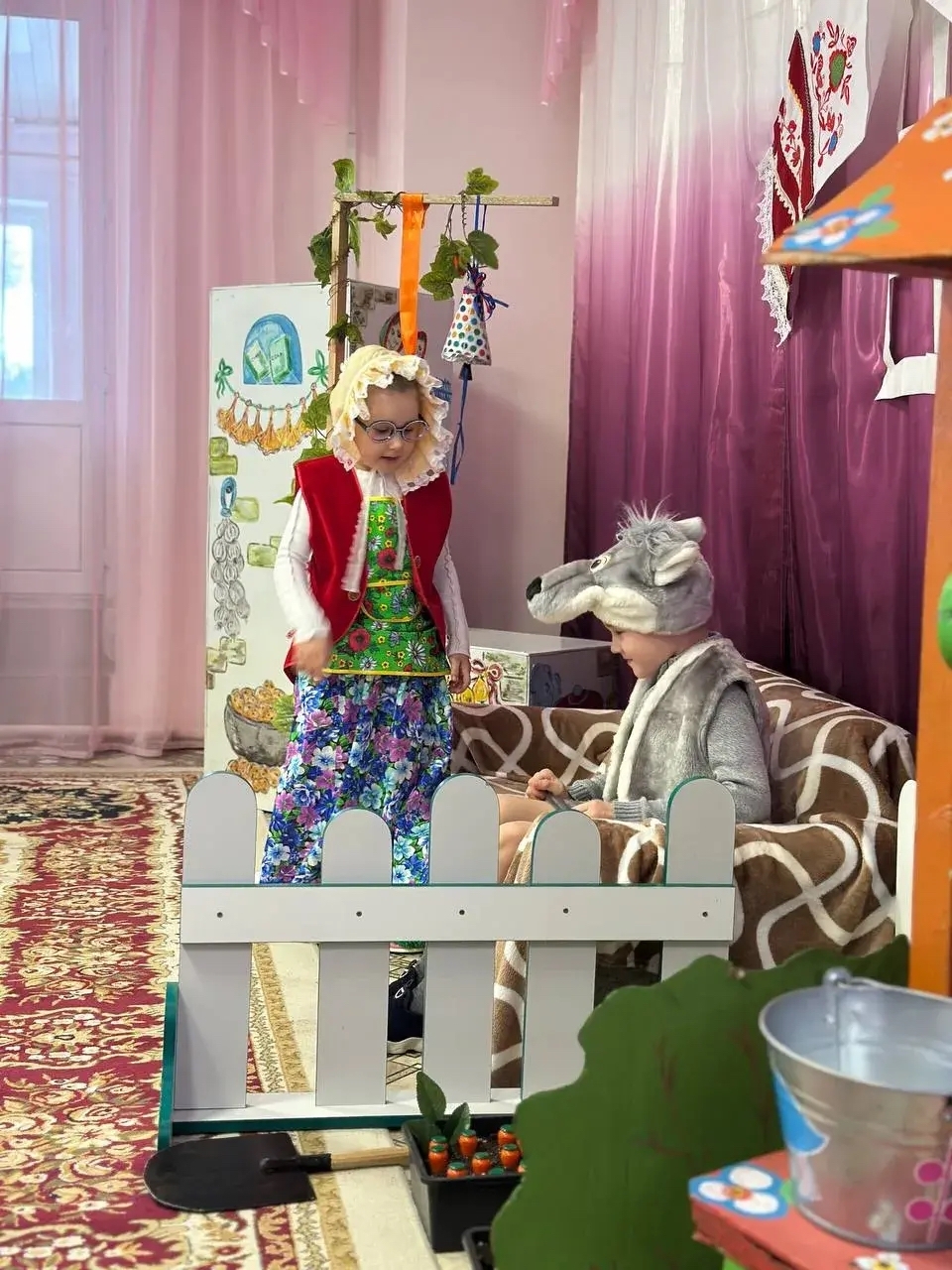 В детском саду села Дмитриевка поставили «Красную Шапочку на новый лад»