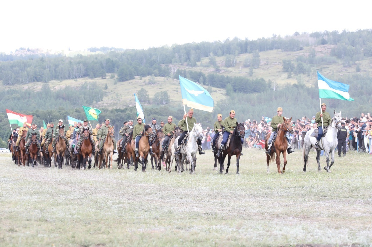 Более 500 всадников приняли участие в конном параде на фестивале «Башкорт аты»