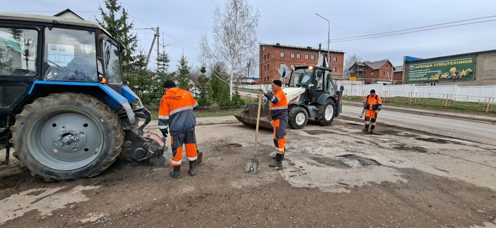 В Уфимском районе начался ямочный ремонт дорог