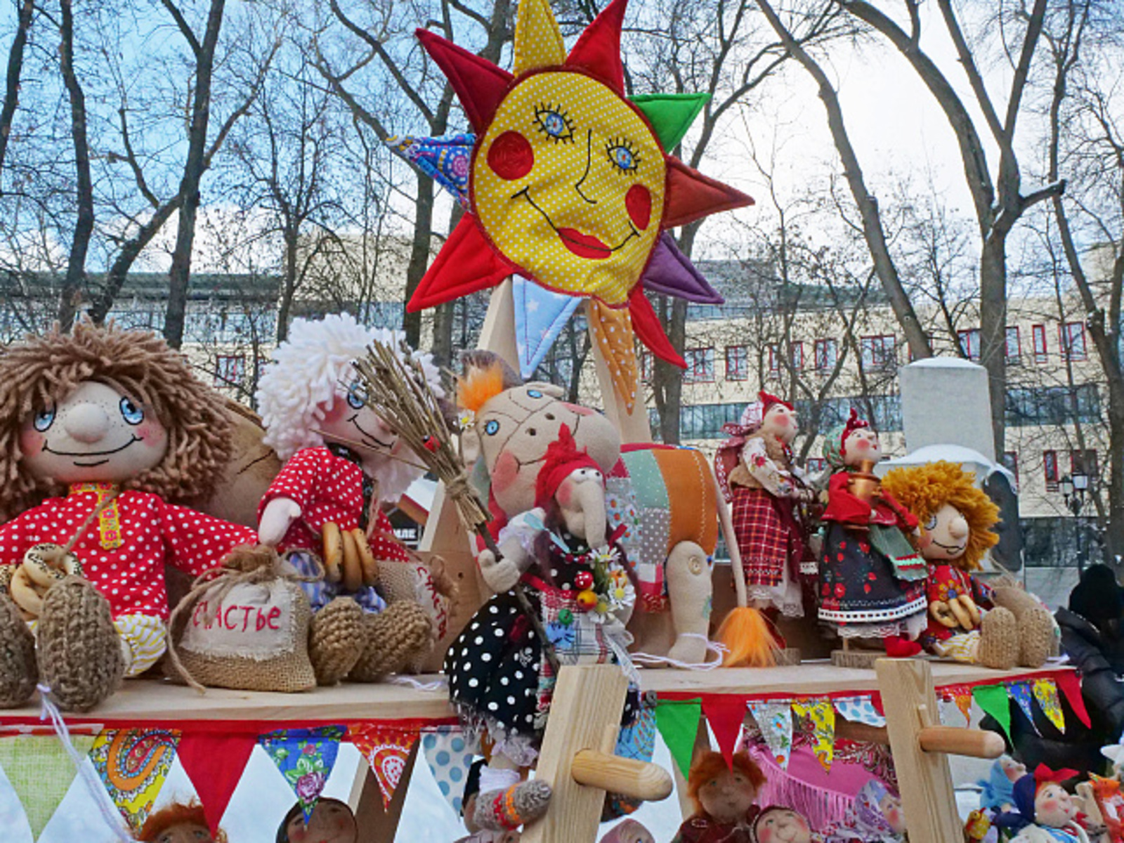 В Уфе в саду имени Сергея Аксакова проходят масленичные гуляния
