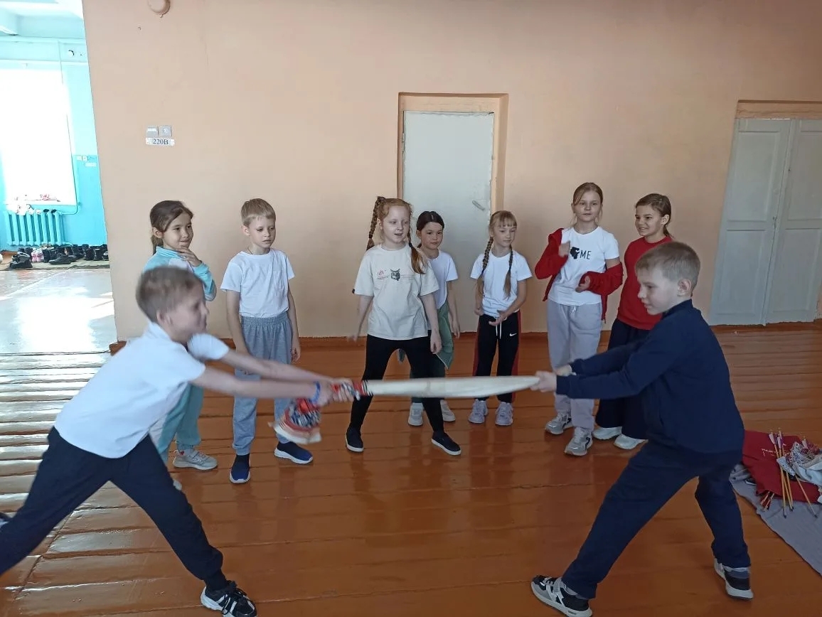 Школьники из деревни Камышлы побывали на мастер-классе «Народные игры Урала»