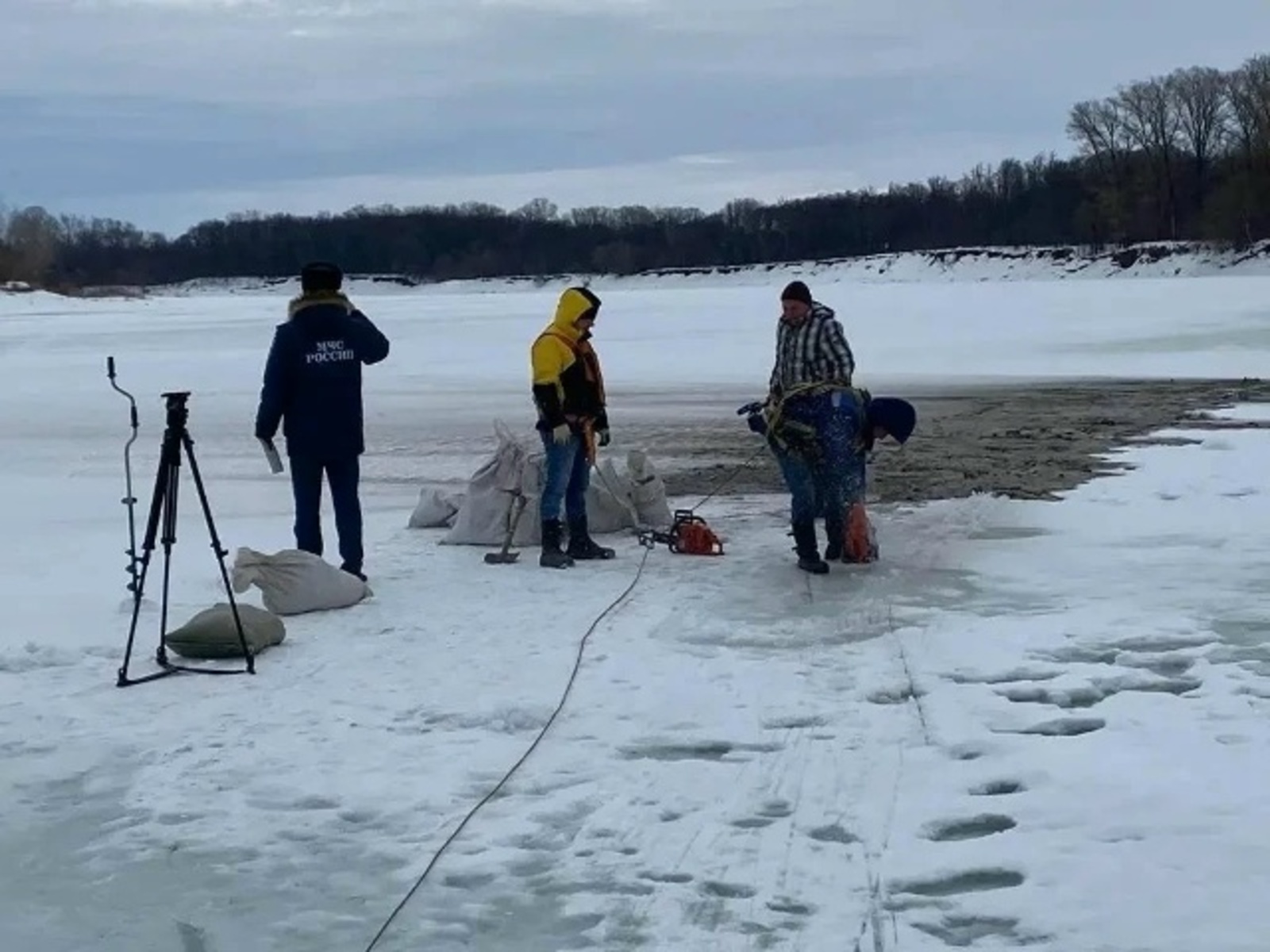В трех населенных пунктах Уфимского района провели чернение льда
