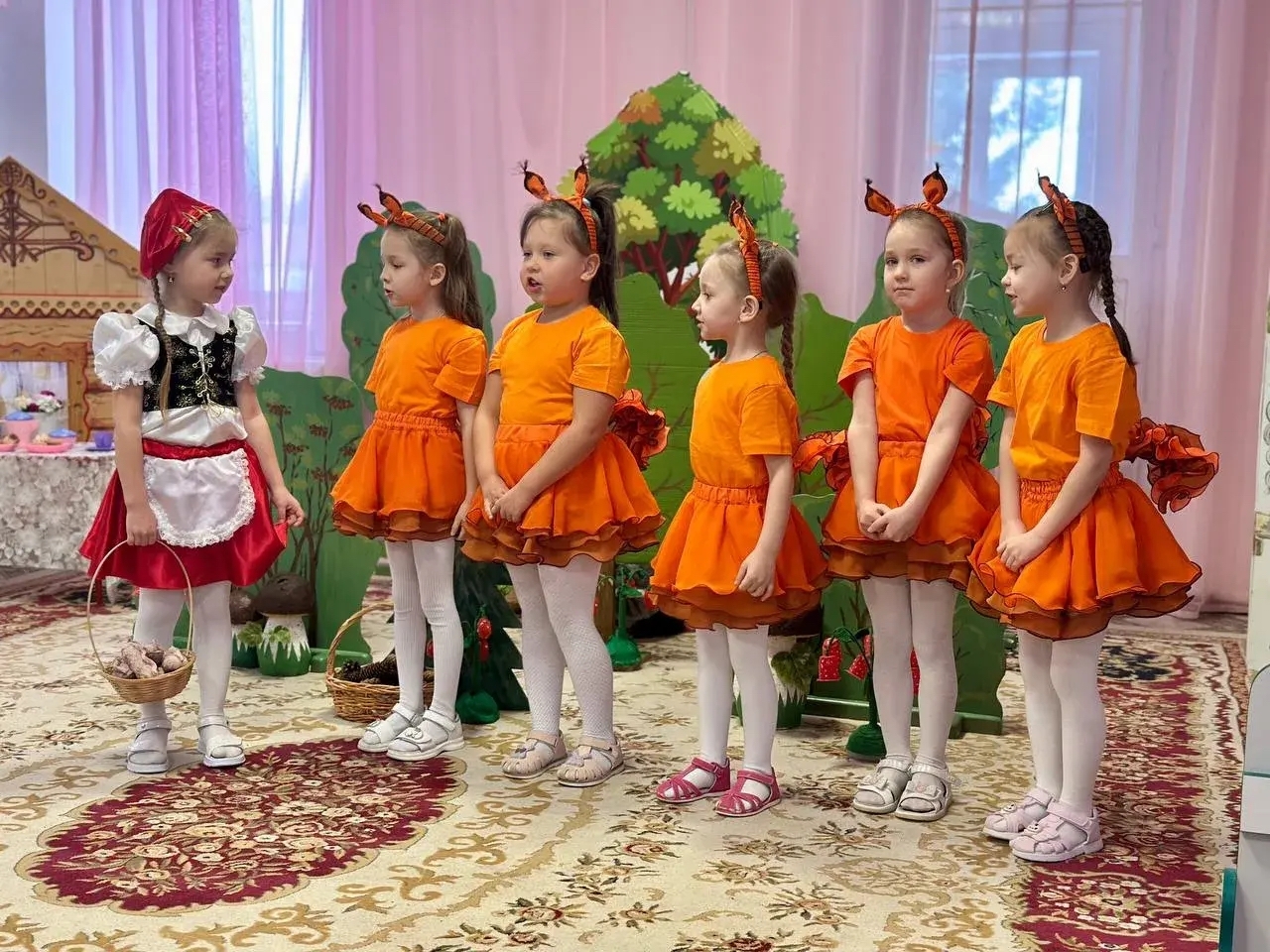 В детском саду села Дмитриевка поставили «Красную Шапочку на новый лад»