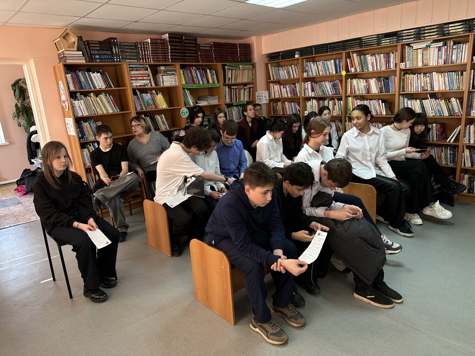 В Таптыковской библиотеке прошла встреча со старшеклассниками