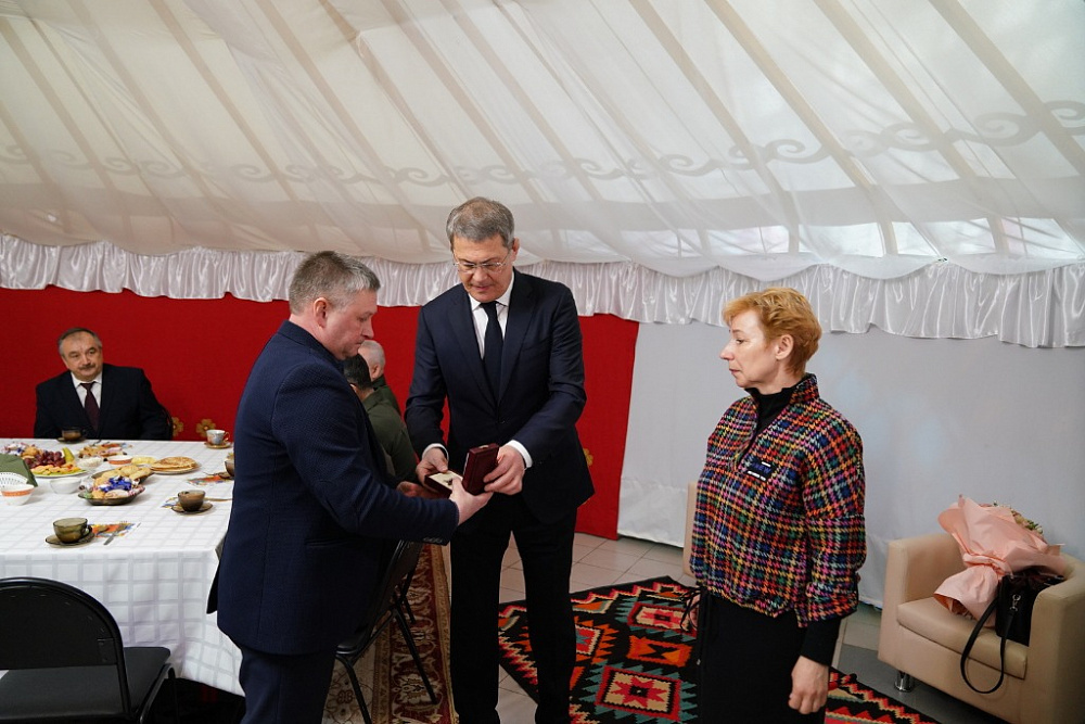 Глава Башкирии встретился с родителями погибших на СВО военнослужащих
