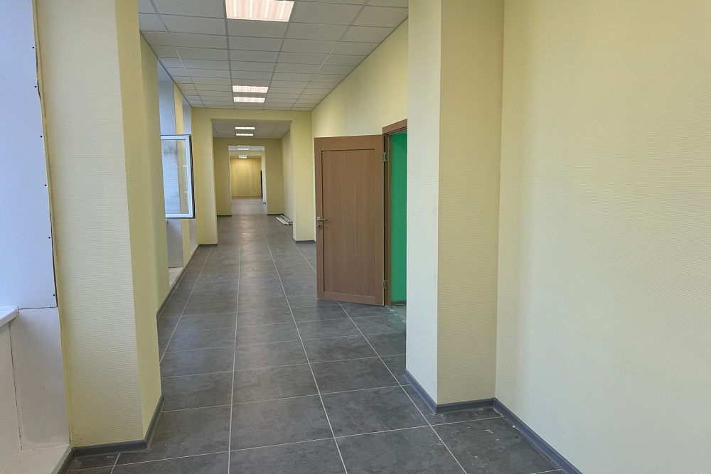 Радий Хабиров оценил ход ремонта в Краснолучской школе №7 в ЛНР