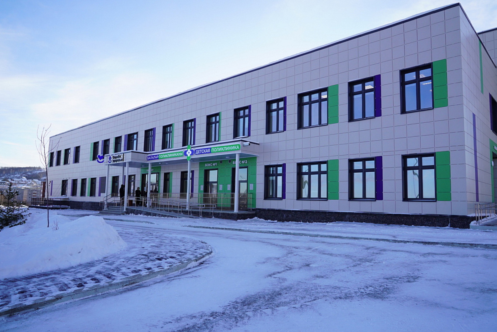 Глава Башкирии оценил новую детскую поликлинику в Учалах