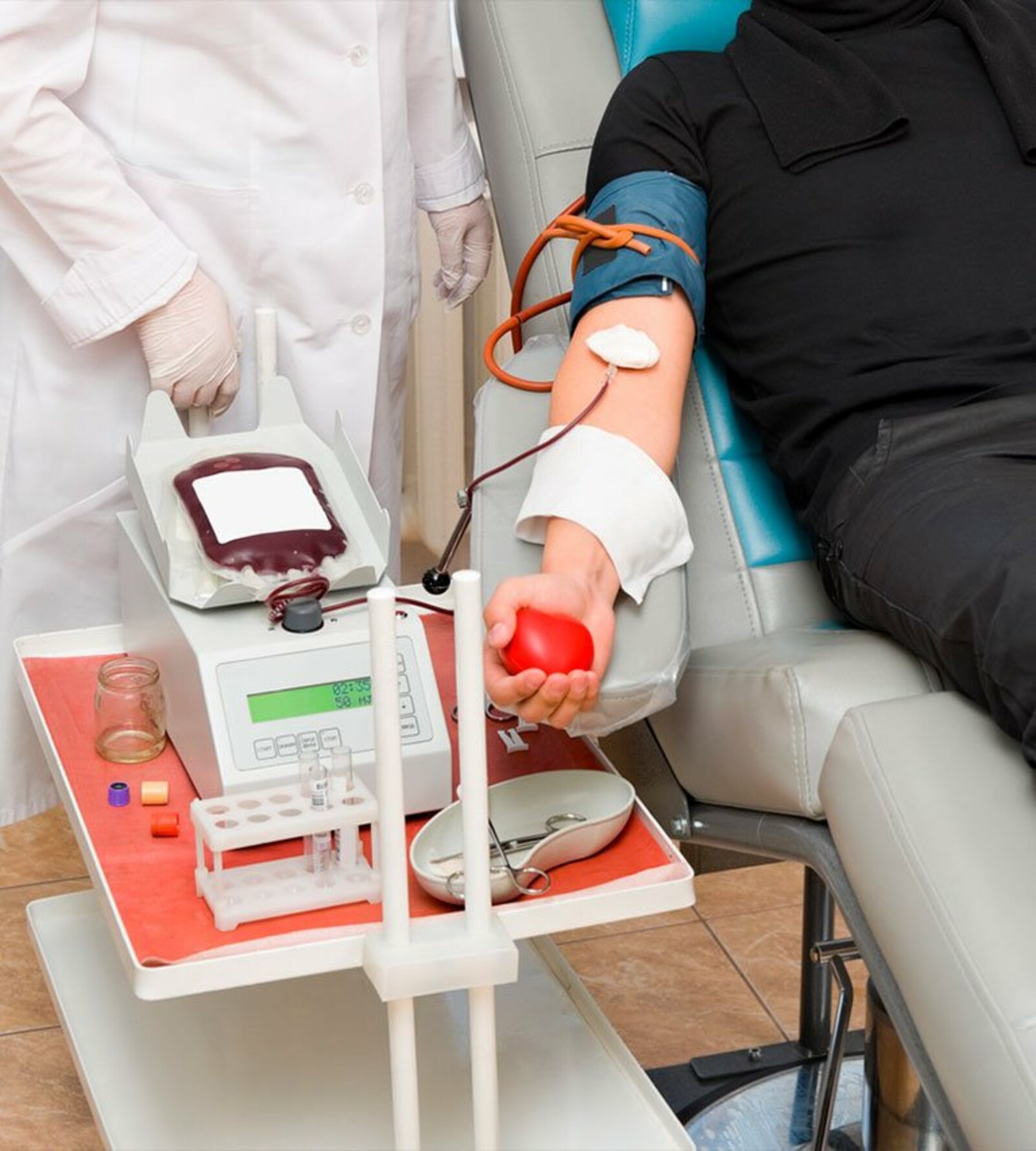 Процедура донорства. Переливание донорской крови. Гемотрансфузия (переливание крови).. Аппарат для гемотрансфузии.