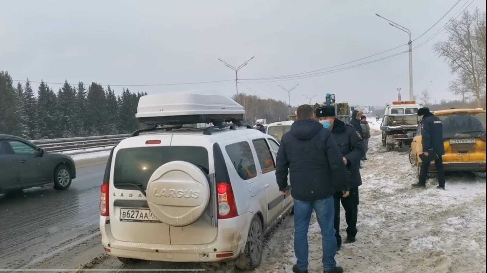Сотрудники ГИБДД задержали на выезде из Уфы лишенного прав таксиста