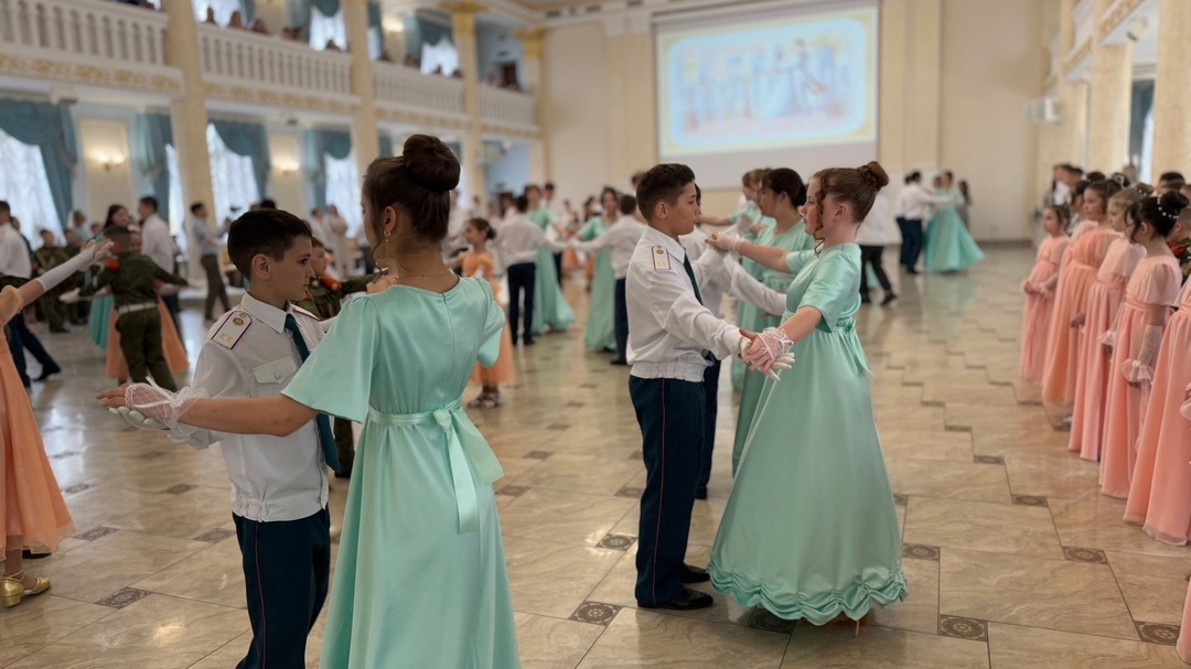 Школьники Уфимского района стали участниками кадетского бала