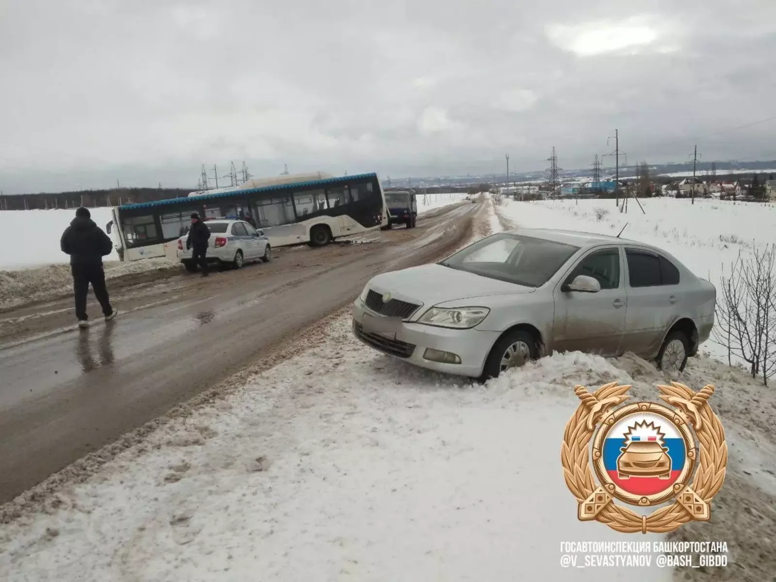 ДТП в Уфимском районе: рейсовый автобус и легковушка столкнулись на трассе М-7