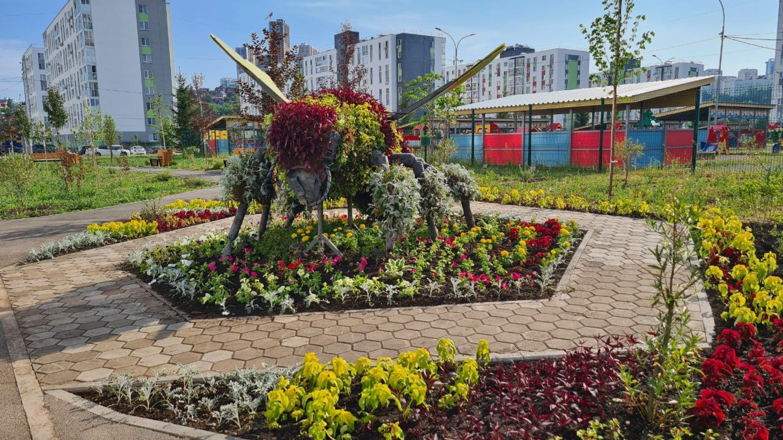 Арт-объект «Нарядная пчела» украсила сквер в Кузнецовском затоне Уфы