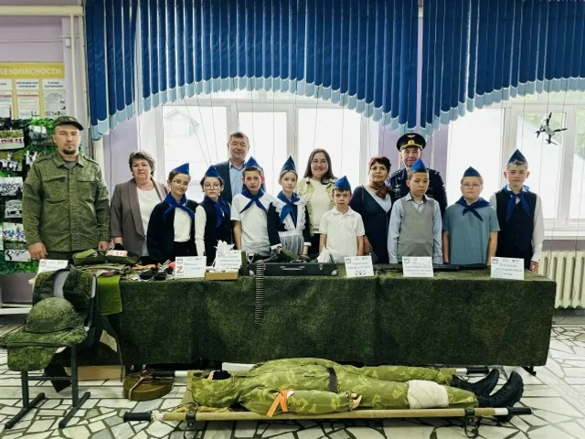 В Жуковской школе прошла встреча с военным лётчиком Анваром Сафиуллиным
