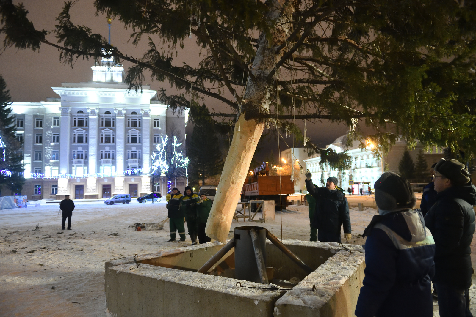 Мэрия Уфы объяснила свой отказ от пиксельной елки на Советской площади