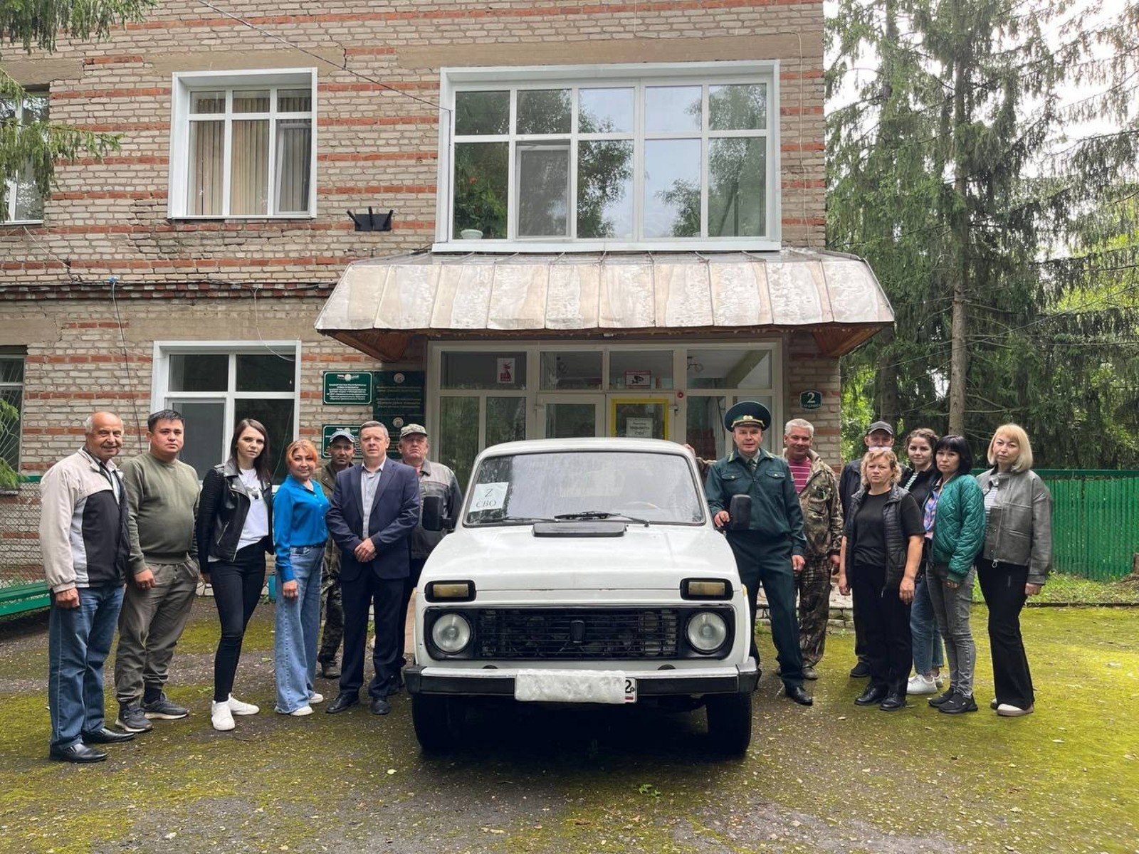 Лесоводы Башкирии передали автомобиль «Нива» участнику СВО