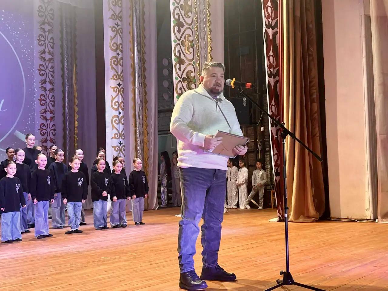 В селе Дмитриевка прошло отчетное выступление ансамбля «Искорки»