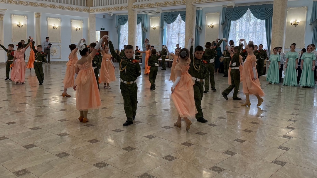 Школьники Уфимского района стали участниками кадетского бала