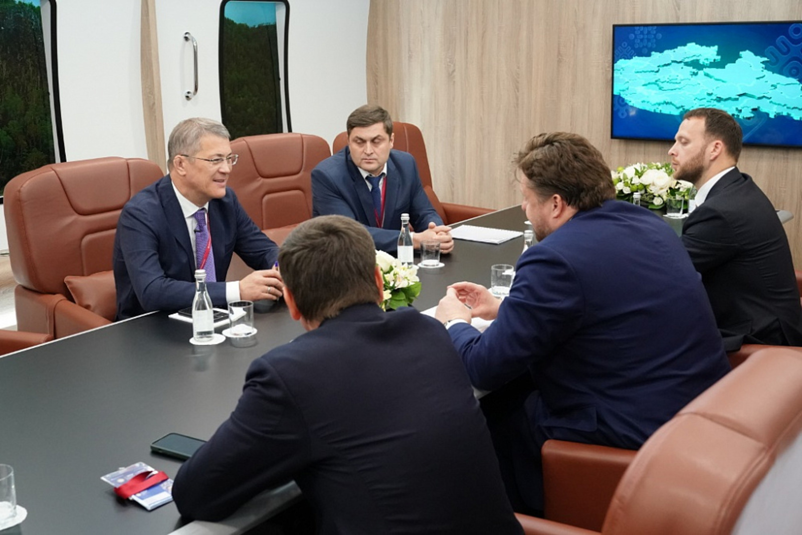 Радий Хабиров провел переговоры с руководством компании «Росагролизинг»