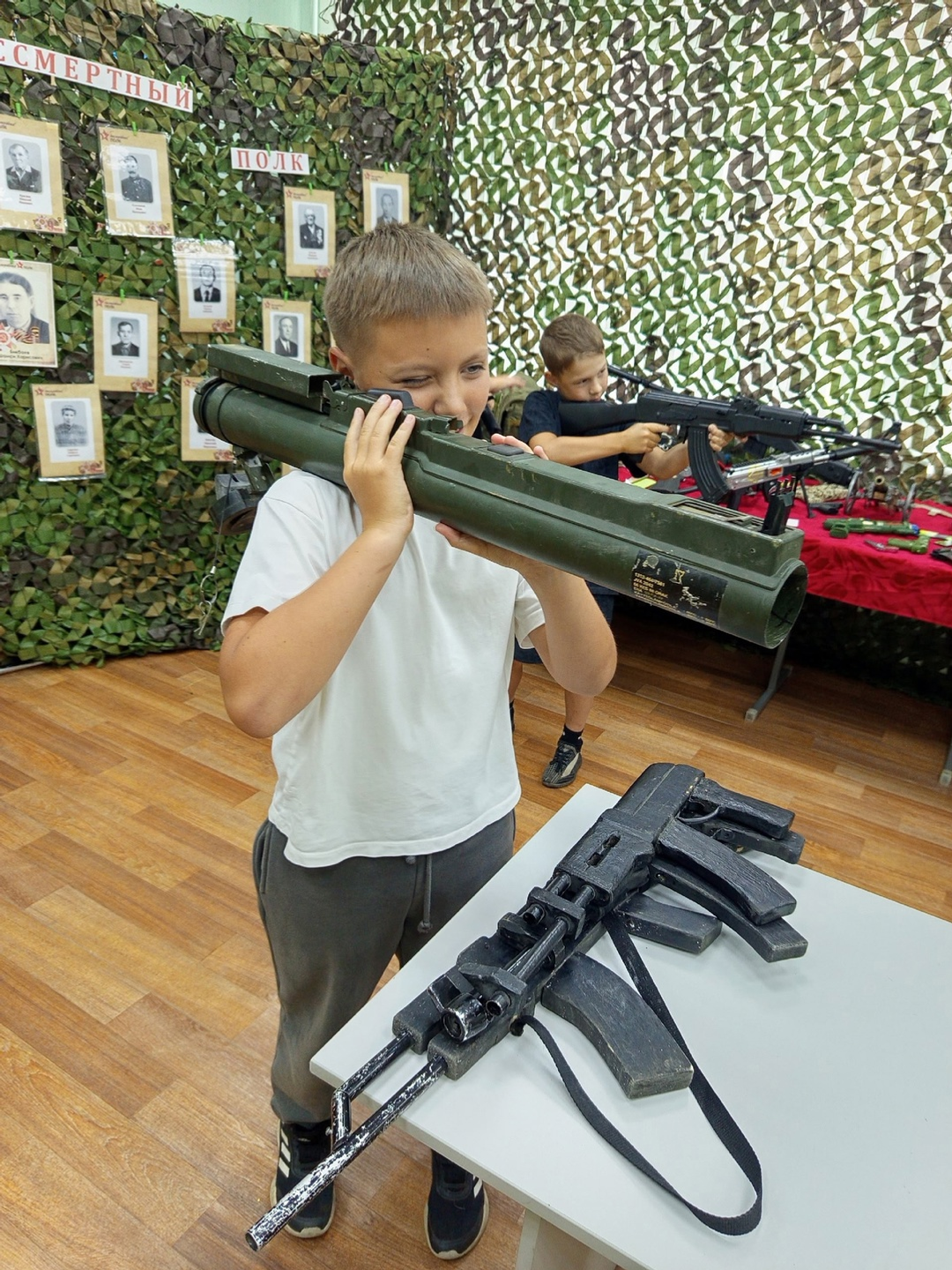 «Дед Майор» передал трофейный гранатомёт школьному музею в Уфимском районе