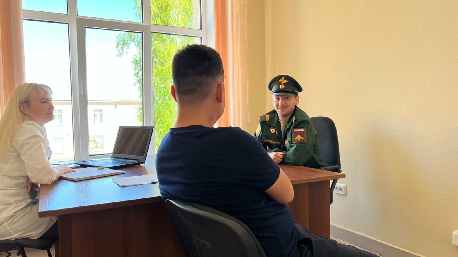 В офисах МФЦ Башкирии открыты пункты набора на военную службу по контракту