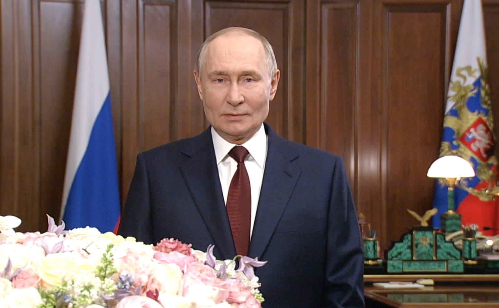 Владимир Путин поздравил россиянок с Международным женским днём