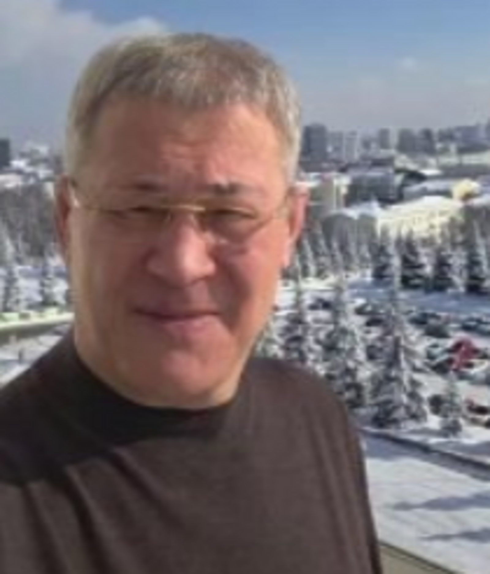 Радий Хабиров поздравил жительниц Башкирии с наступающим 8 Марта