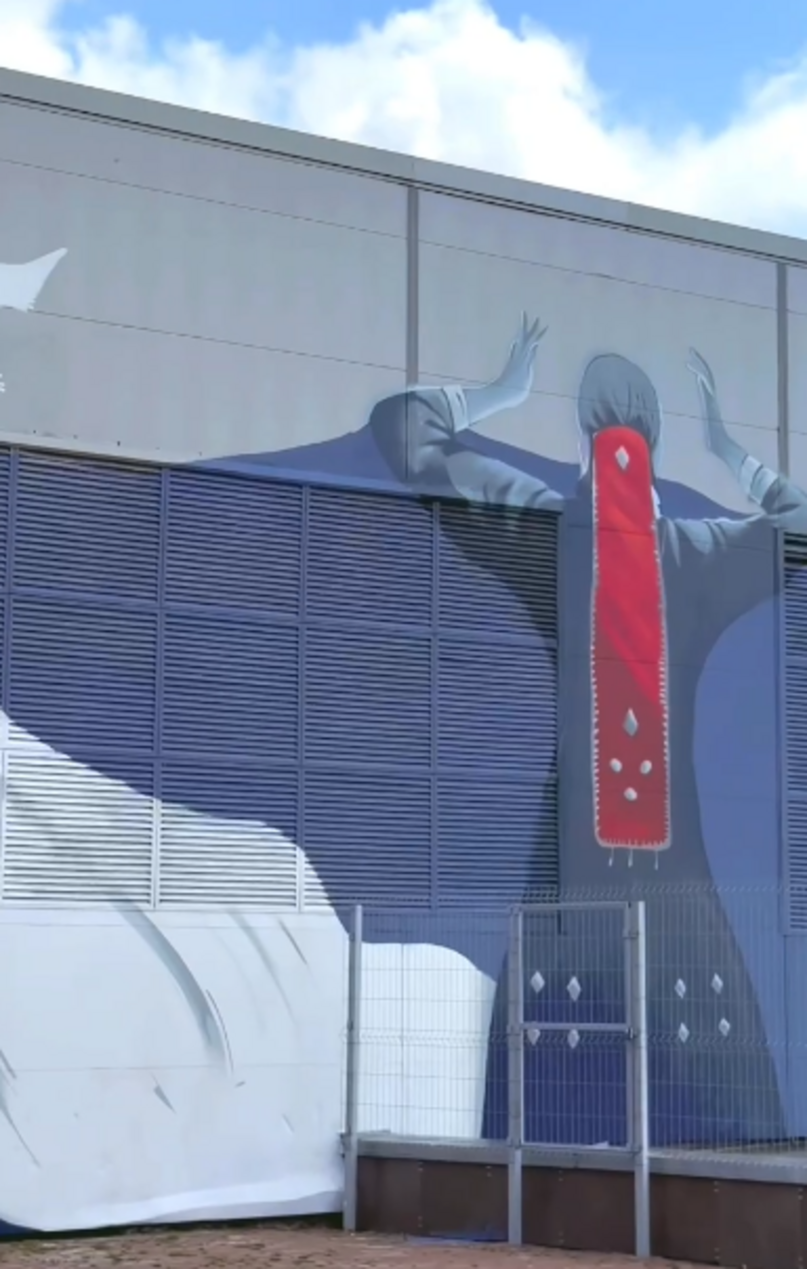 На крыше ТРЦ «Планета» Уфы появился потрясающий мурал