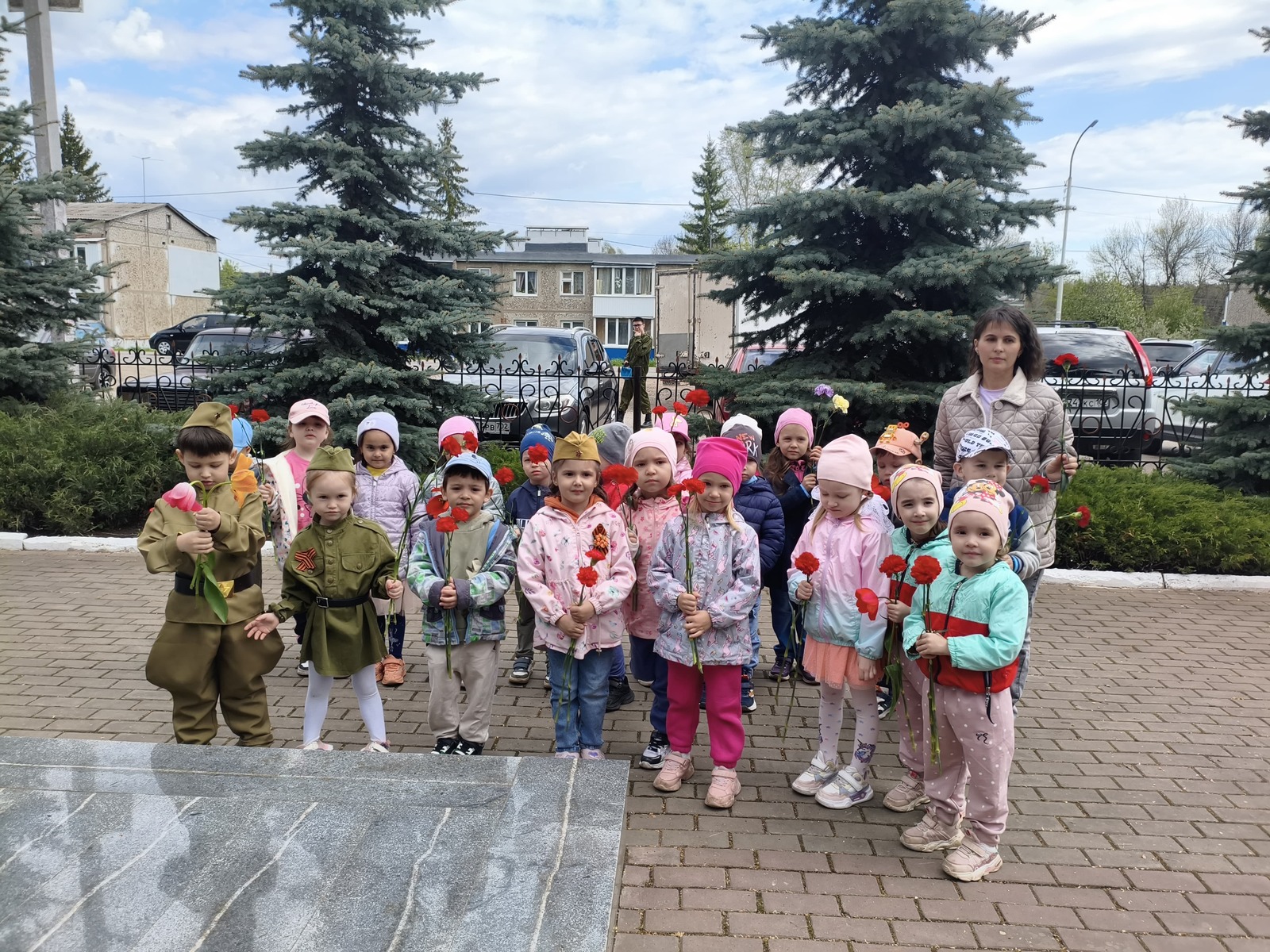 Маленькие патриоты Уфимского района возложили цветы к мемориалу