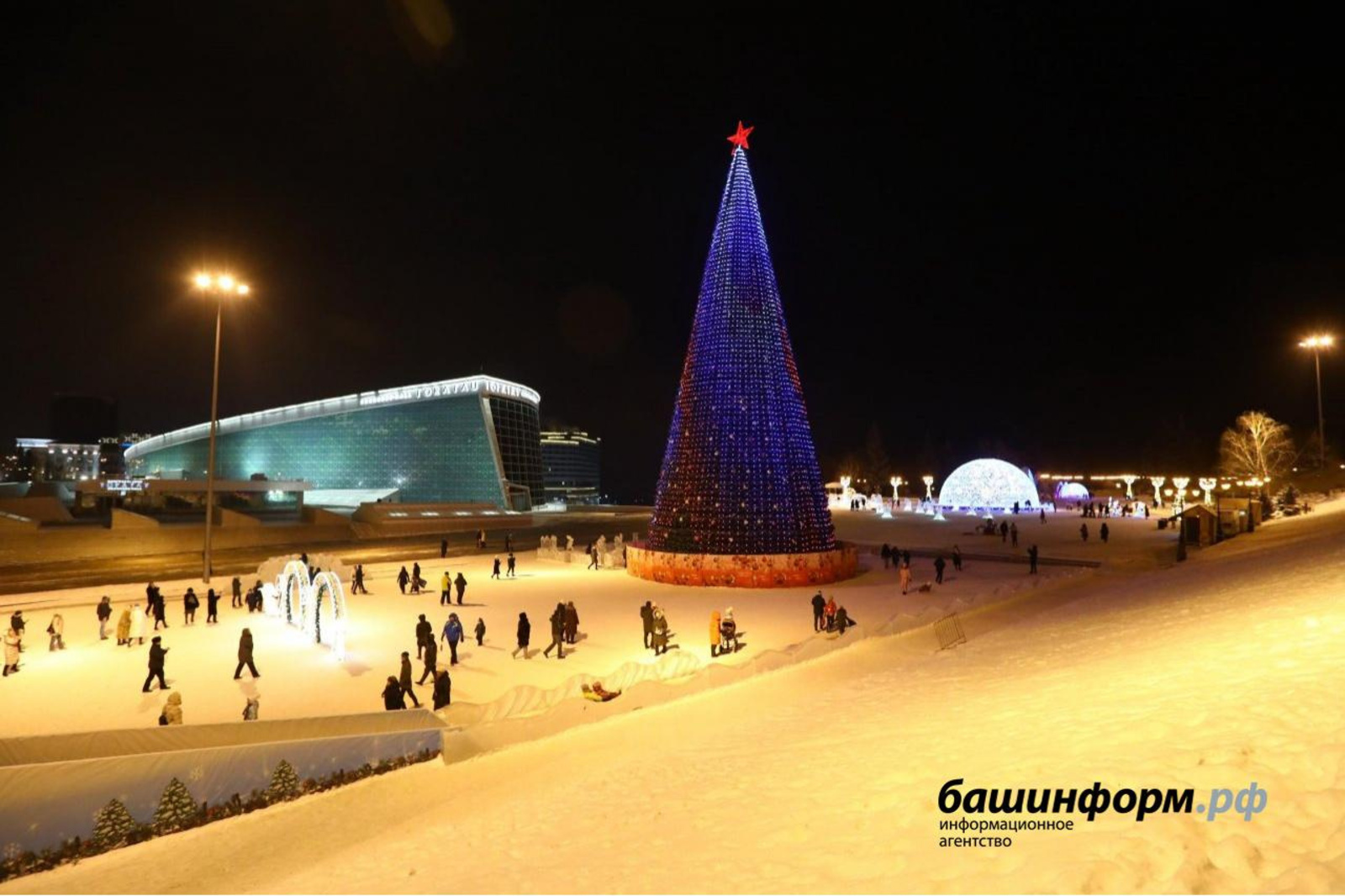 Населенные пункты Башкирии украсят более двух тысяч новогодних ёлок