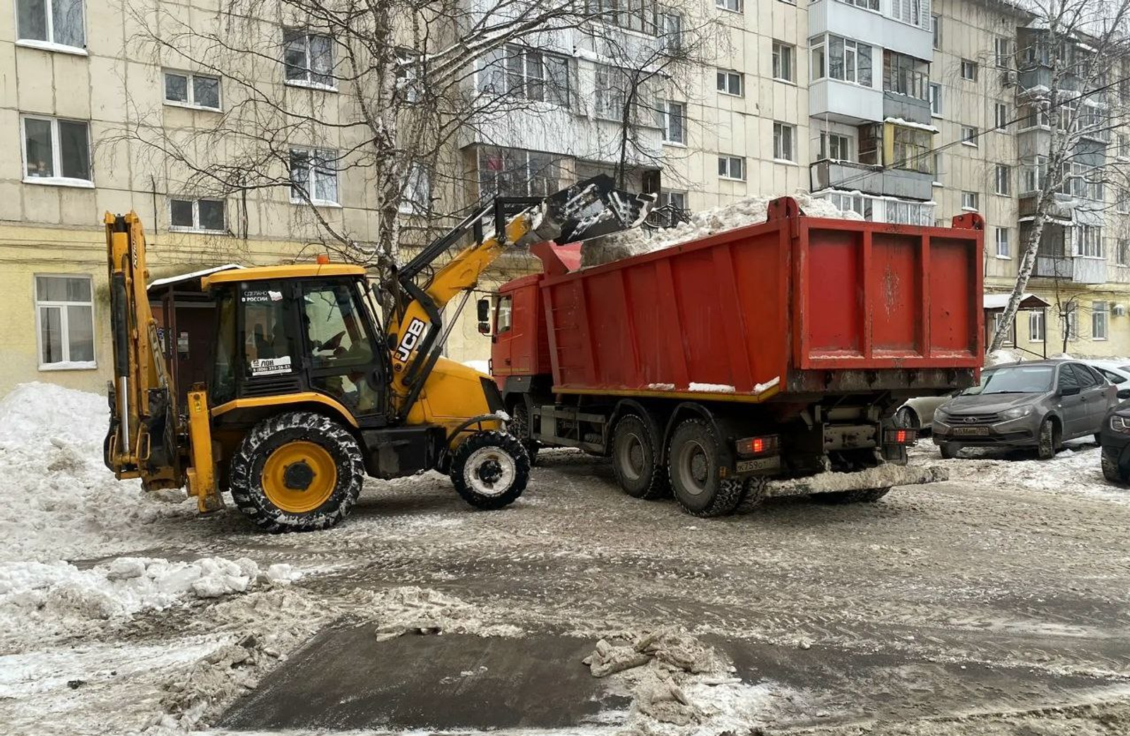В Уфе продолжается круглосуточная уборка снега