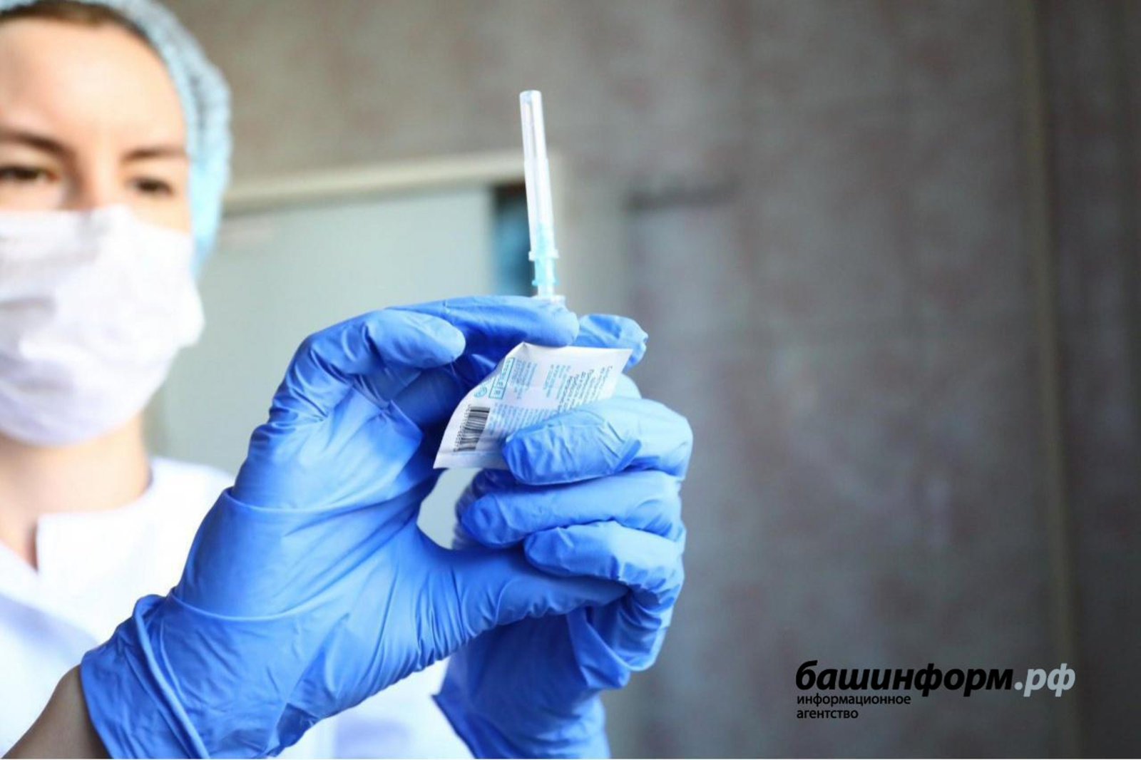 Российская вакцина «Спутник Лайт» эффективна на 80% среди пожилых граждан