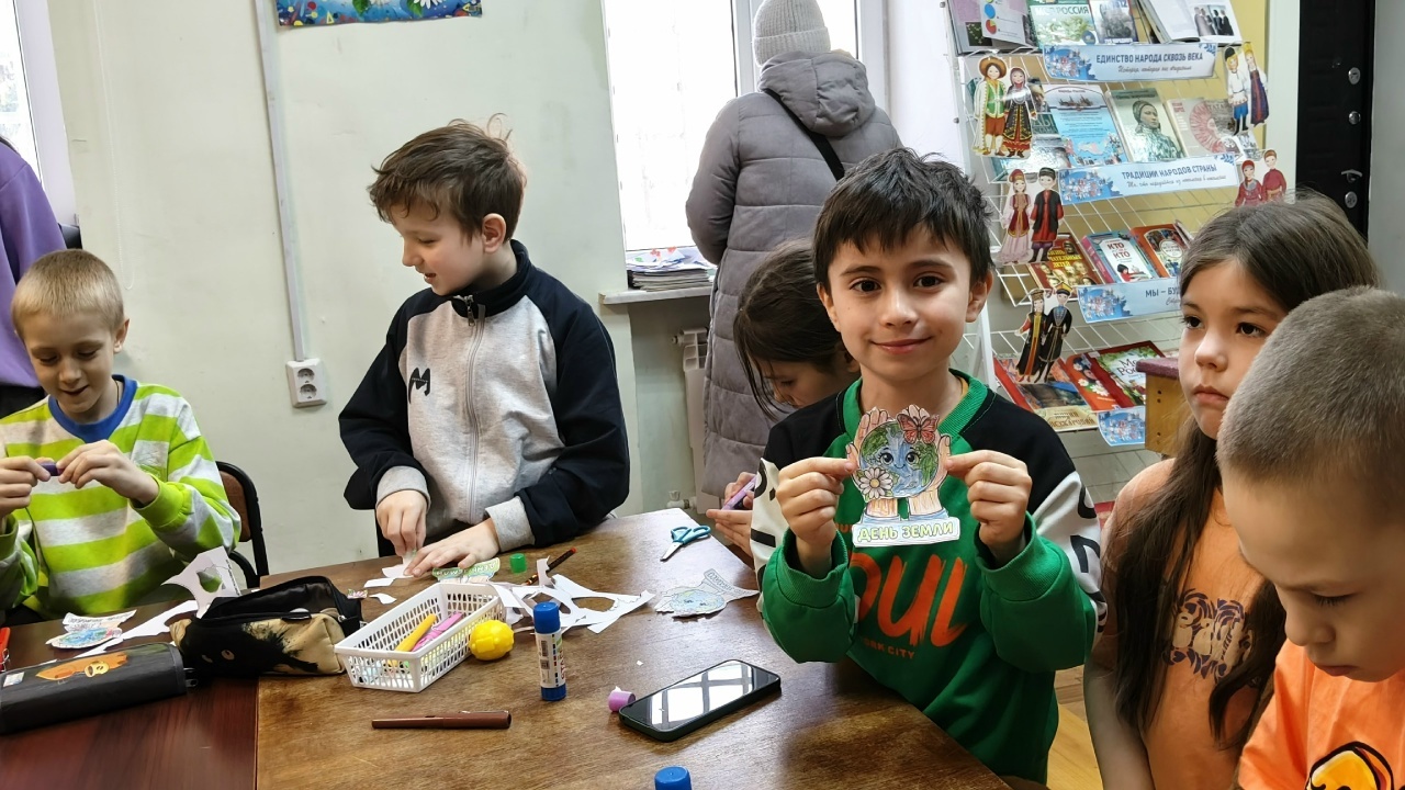 В Михайловской библиотеке провели экологический час ко Дню Земли