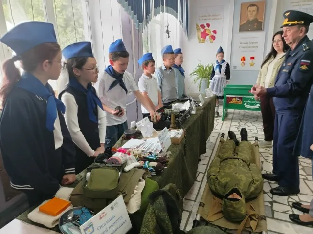 В Жуковской школе прошла встреча с военным лётчиком Анваром Сафиуллиным