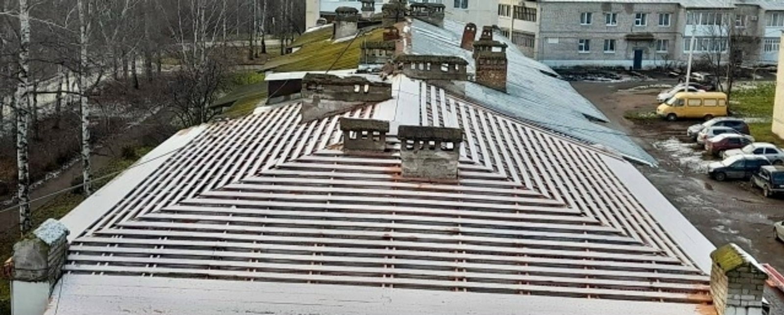 В селе Уфимского района капитально ремонтируют кровлю многоквартирного дома