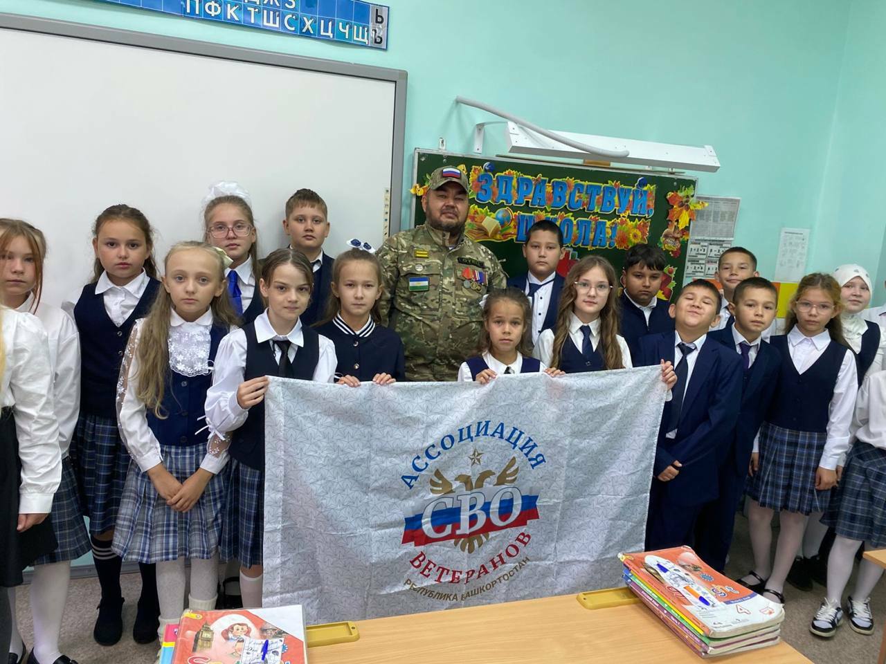 Ветеран СВО Разяп Арсланов из Алексеевки проводил в школу детей погибшего бойца
