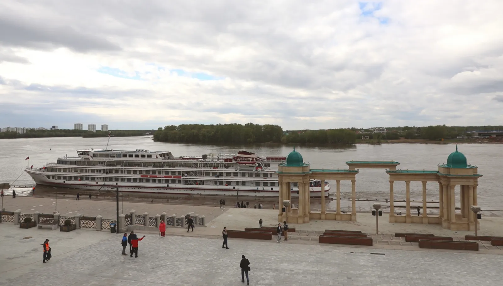 В Уфу впервые в сезоне прибыл круизный лайнер «Виссарион Белинский»