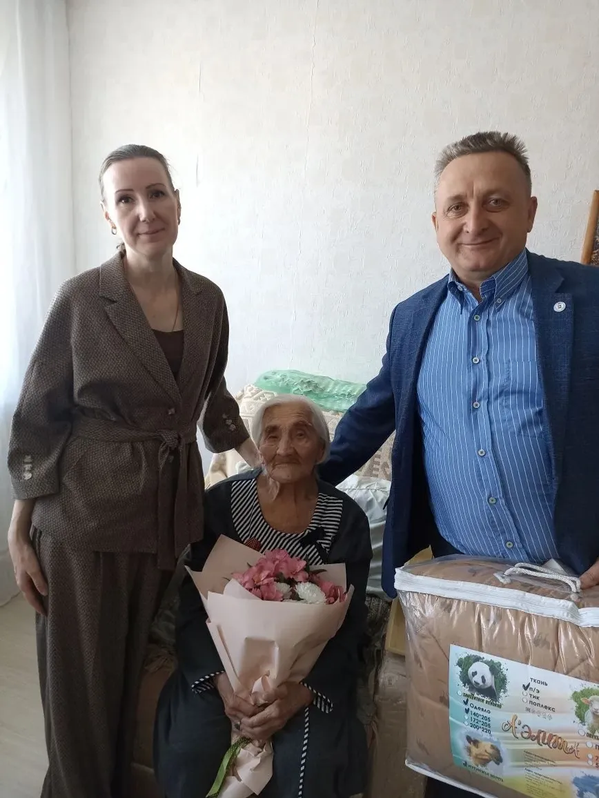 В Уфимском районе поздравили труженицу тыла с Днём Победы