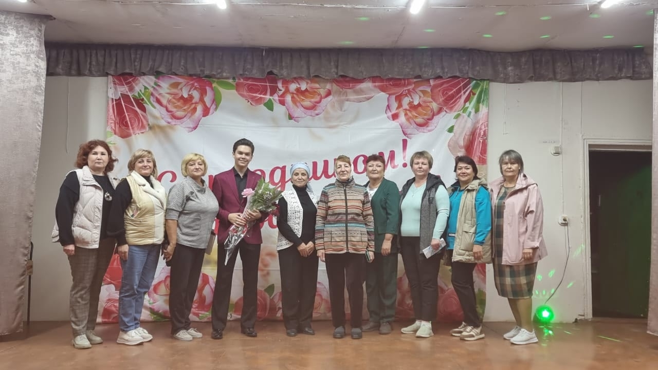 «За наших!»: В Чернолесовском Доме культуры состоялся благотворительный концерт