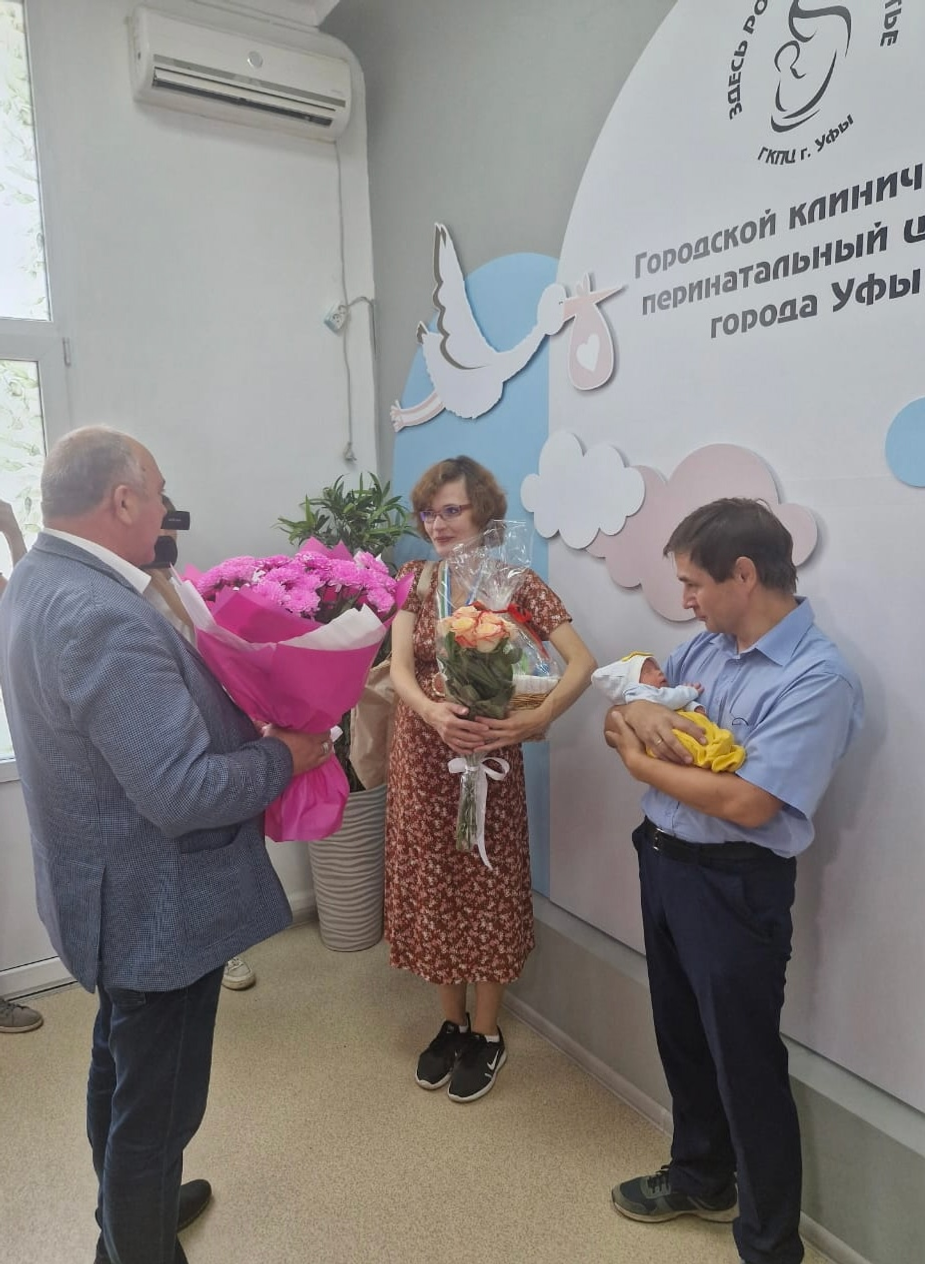 Жительницу Уфимского района поздравили с рождением седьмого ребёнка
