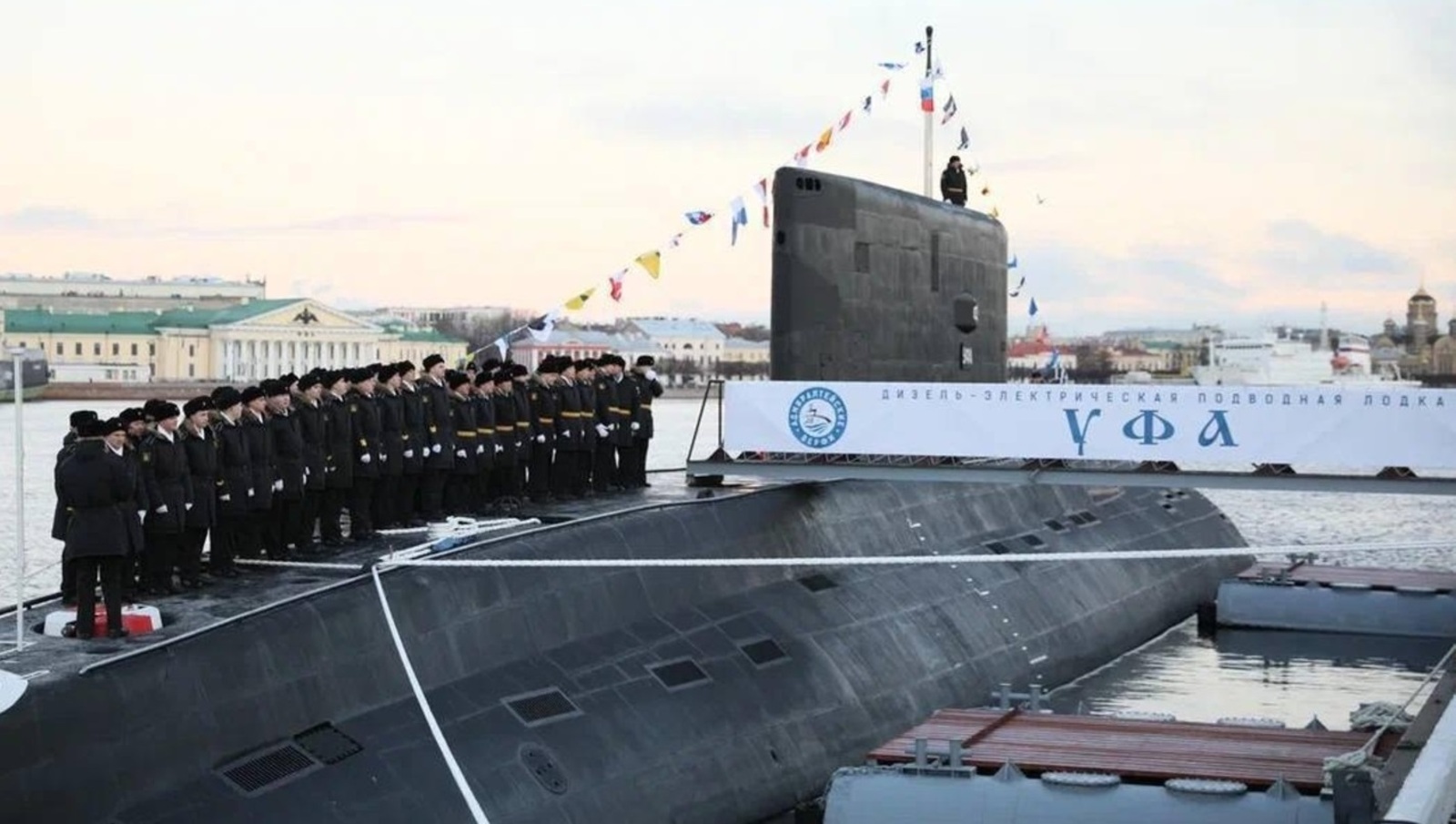 Владимир Путин поздравил  моряков с Днем ВМФ