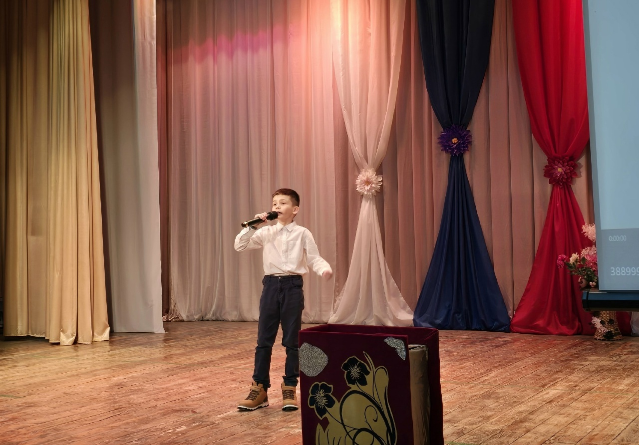 Неделя детской книги стартовала в Михайловке встречей с писателем