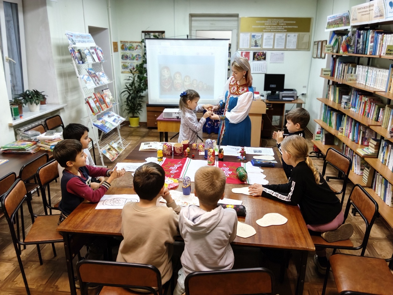 В Михайловке прошёл фольклорный час «Ах, матрёшка - русская краса!»