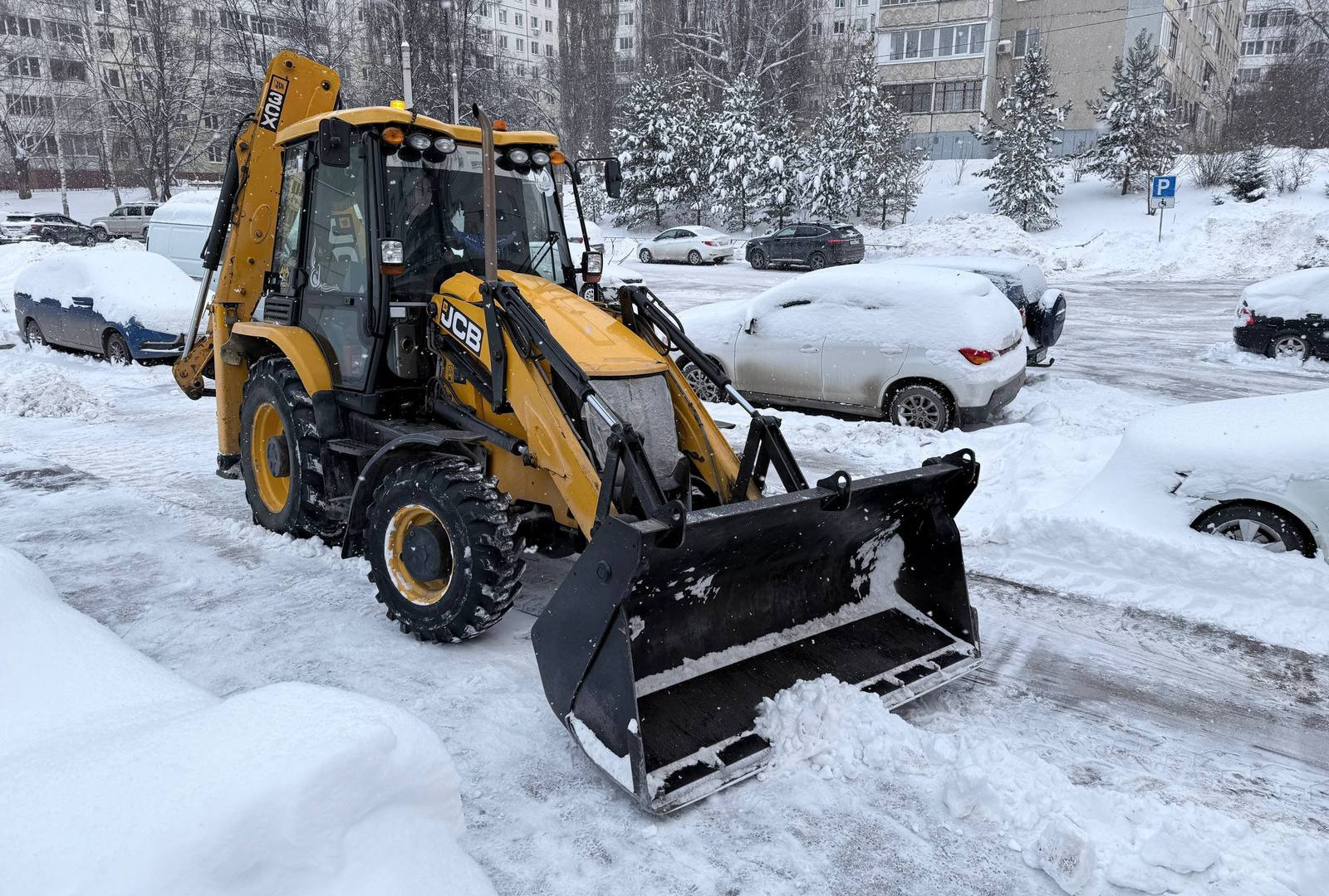 В Уфе за сутки вывезли 12 тысяч кубометров снега