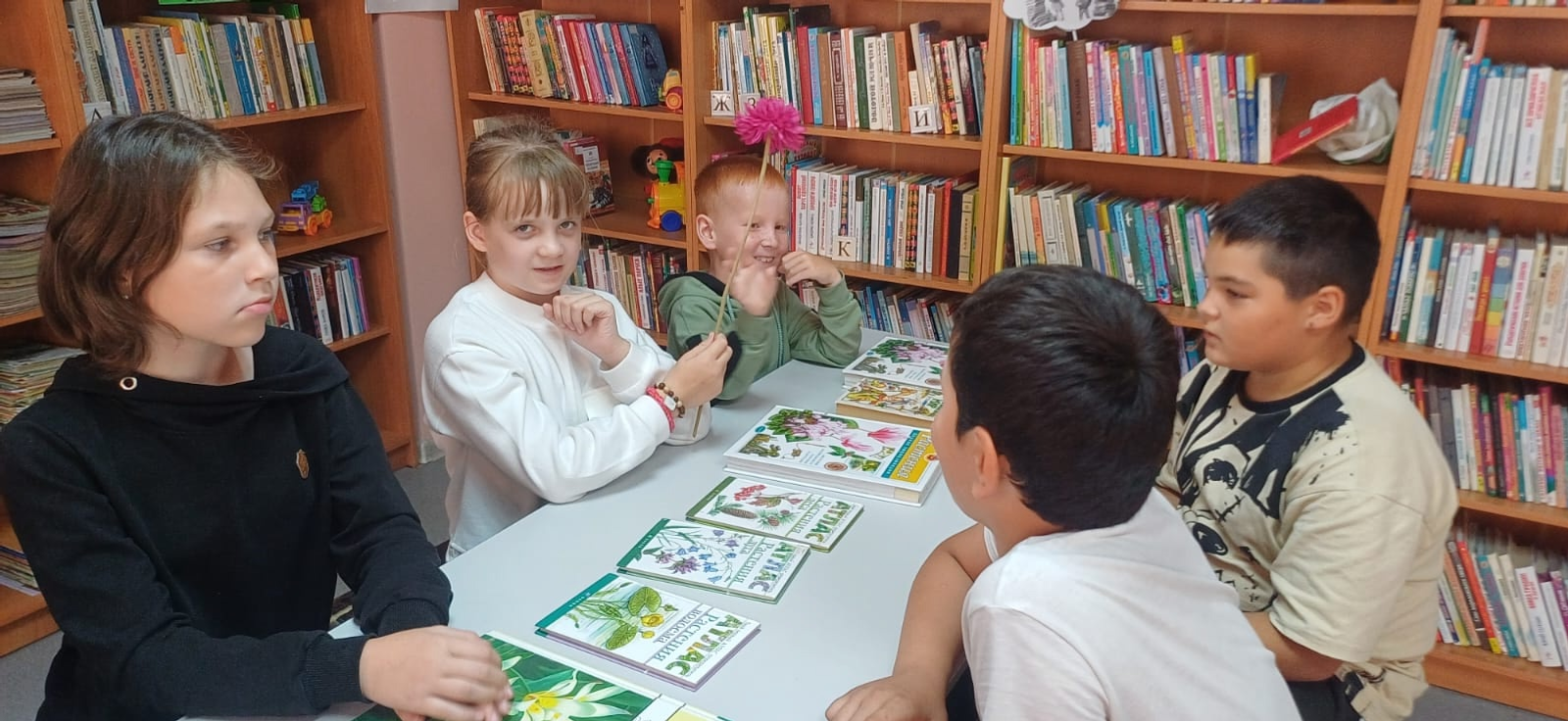 В Таптыковской библиотеке отметили Международный день цветов