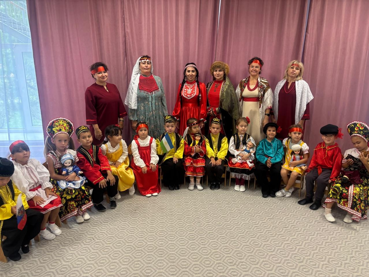 В детском саду села Октябрьский ярко отметили День национального косюма