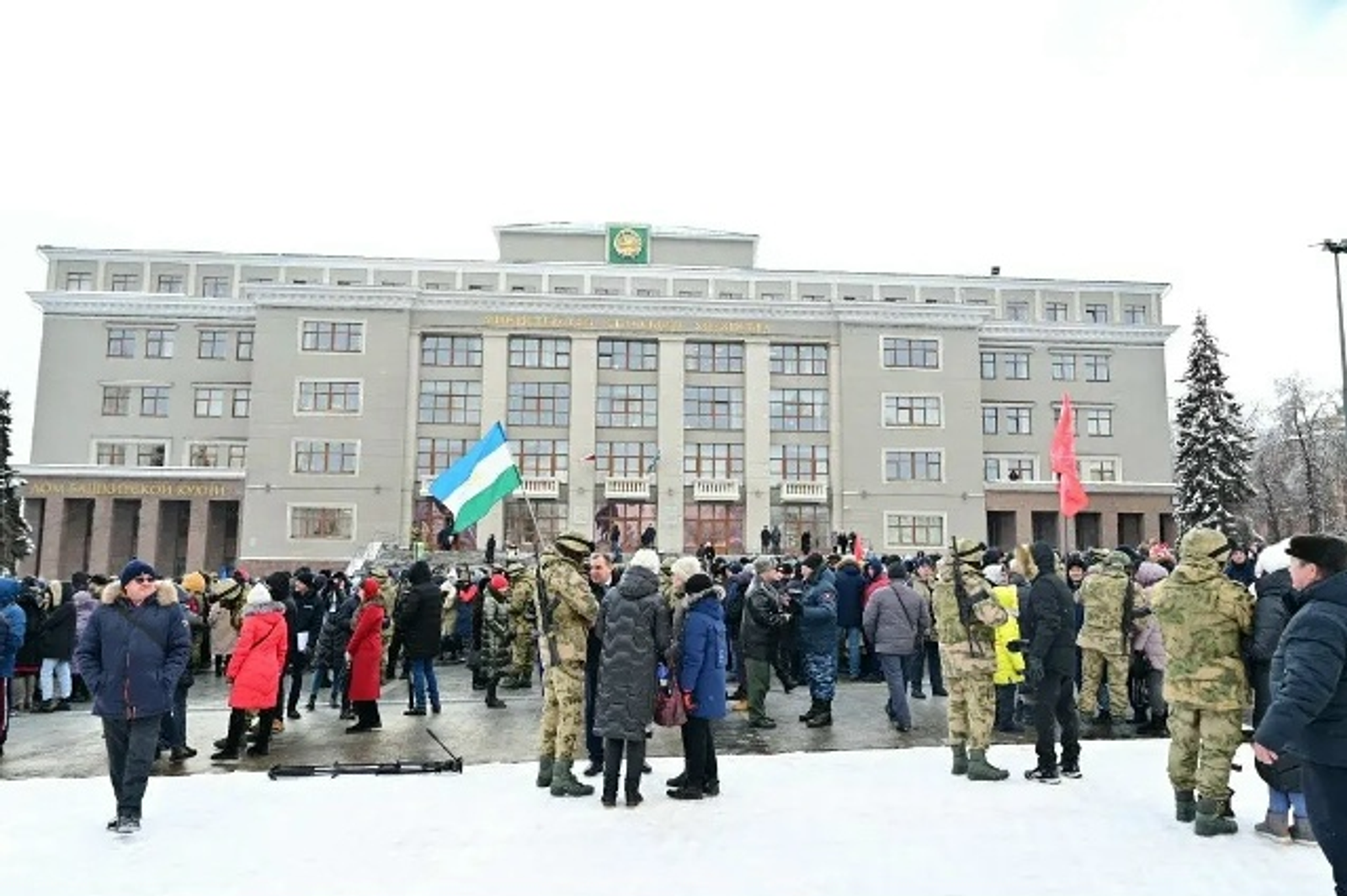 Радий Хабиров поздравил жителей Башкирии с Днём Государственного флага